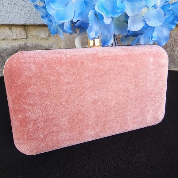 NWT Pink velvet clutch with gold zardozi, beads and sequins embroidery. - Picture 7 of 10